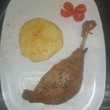 Carica l'immagine nel visualizzatore di Gallery, COSCIA D'OCA AL FORNO con cipolla di Breme 550 g circa