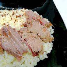 Carica l'immagine nel visualizzatore di Gallery, COSCIA D'OCA AL FORNO con cipolla di Breme 550 g circa