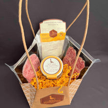 Carica l'immagine nel visualizzatore di Gallery, 2516 - SALAME D'OCA ORIGINALE, COSCIA D'OCA E PATE'
